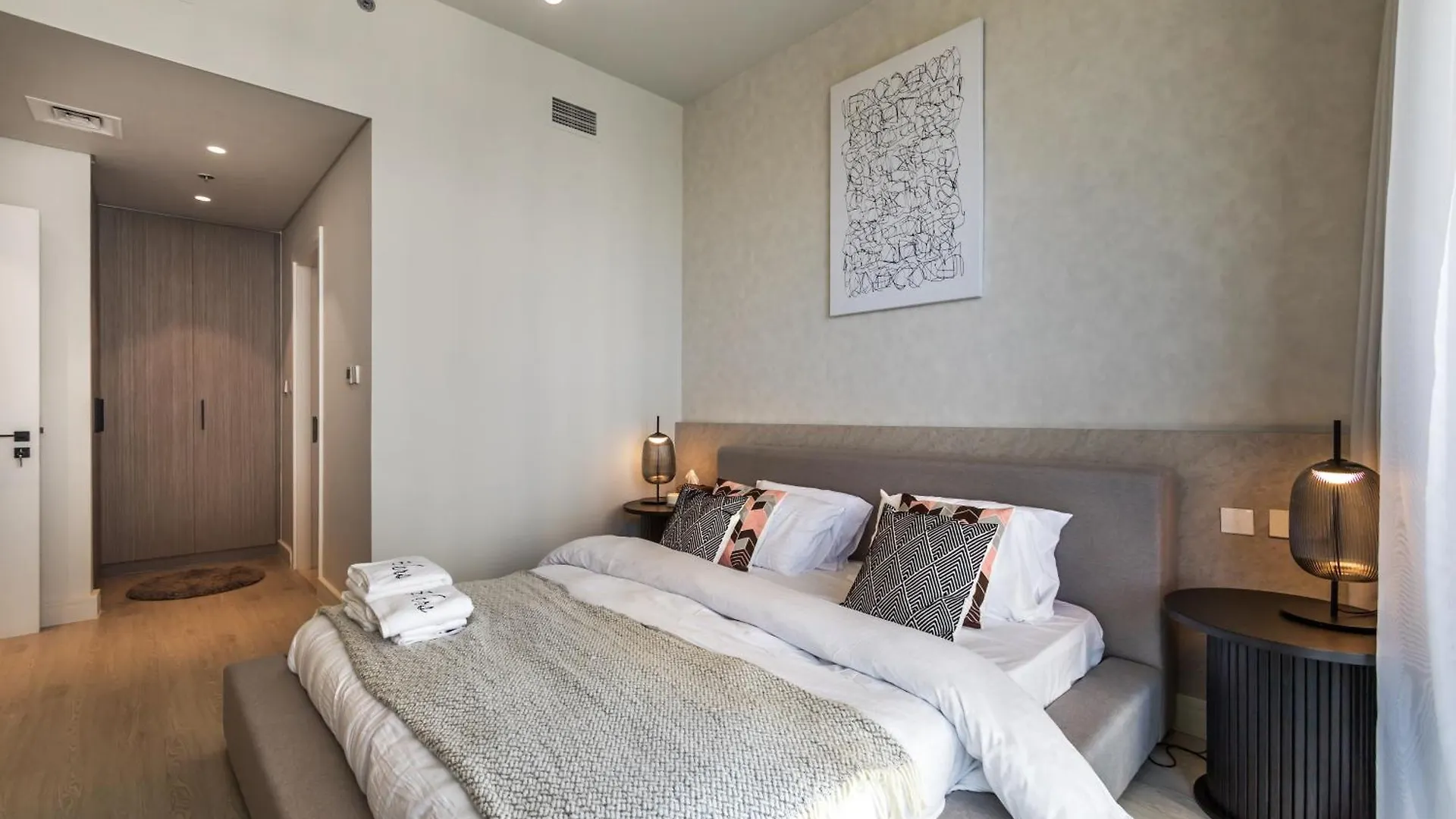 Burj Khalifa View & Creek Sea View Apartment Dubai