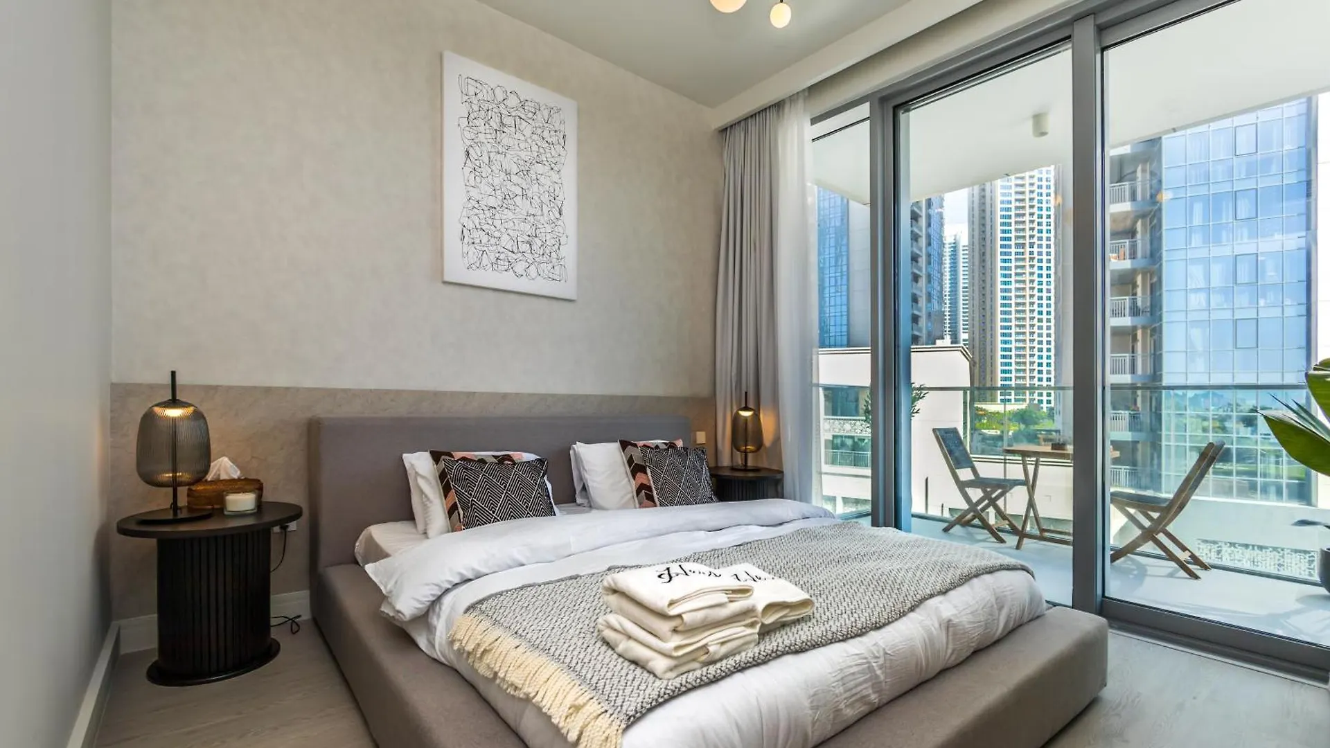 Burj Khalifa View & Creek Sea View Apartment Dubai