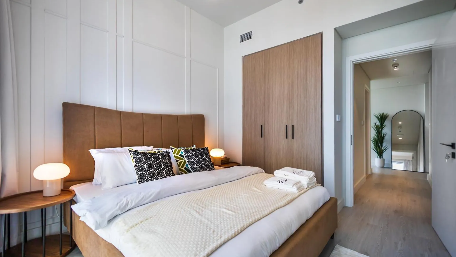 Burj Khalifa View & Creek Sea View Apartment Dubai