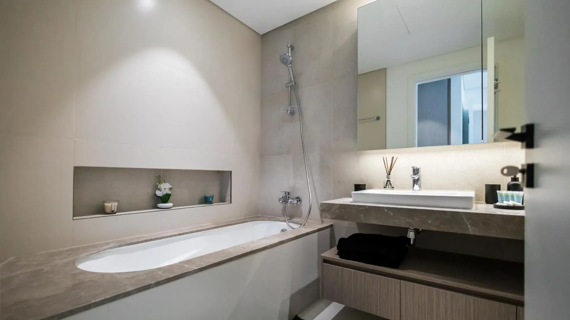 Burj Khalifa View & Creek Sea View Apartment Dubai