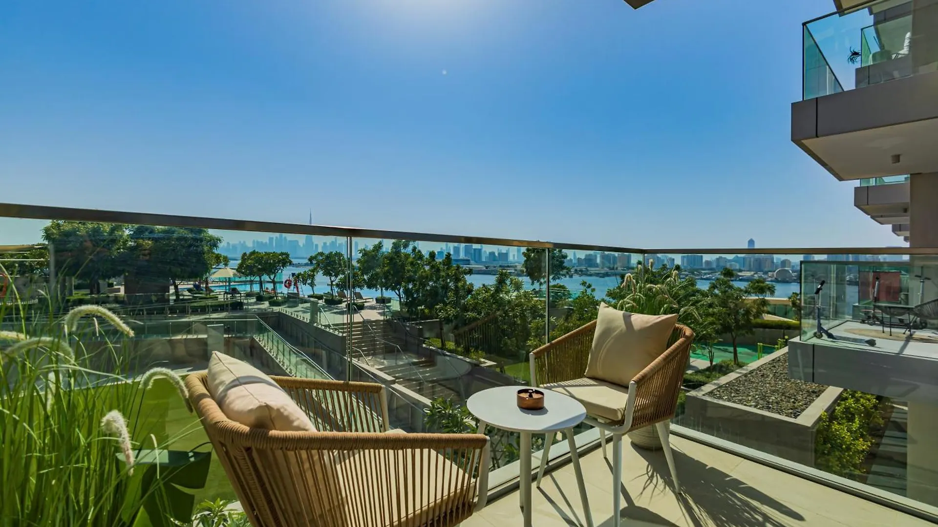 Burj Khalifa View & Creek Sea View Apartment Dubai