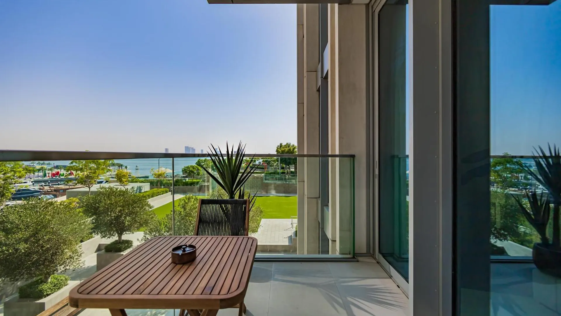 Burj Khalifa View & Creek Sea View Apartment Dubai