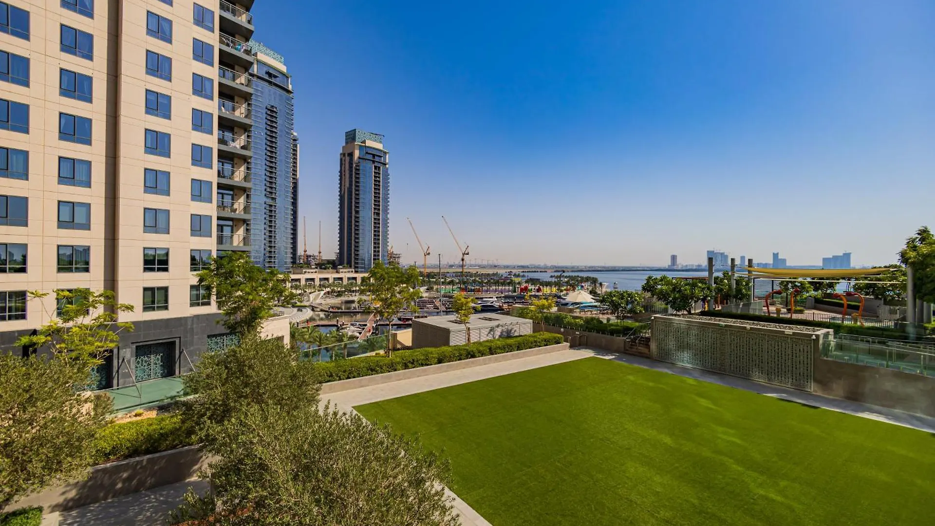 Burj Khalifa View & Creek Sea View Apartment Dubai