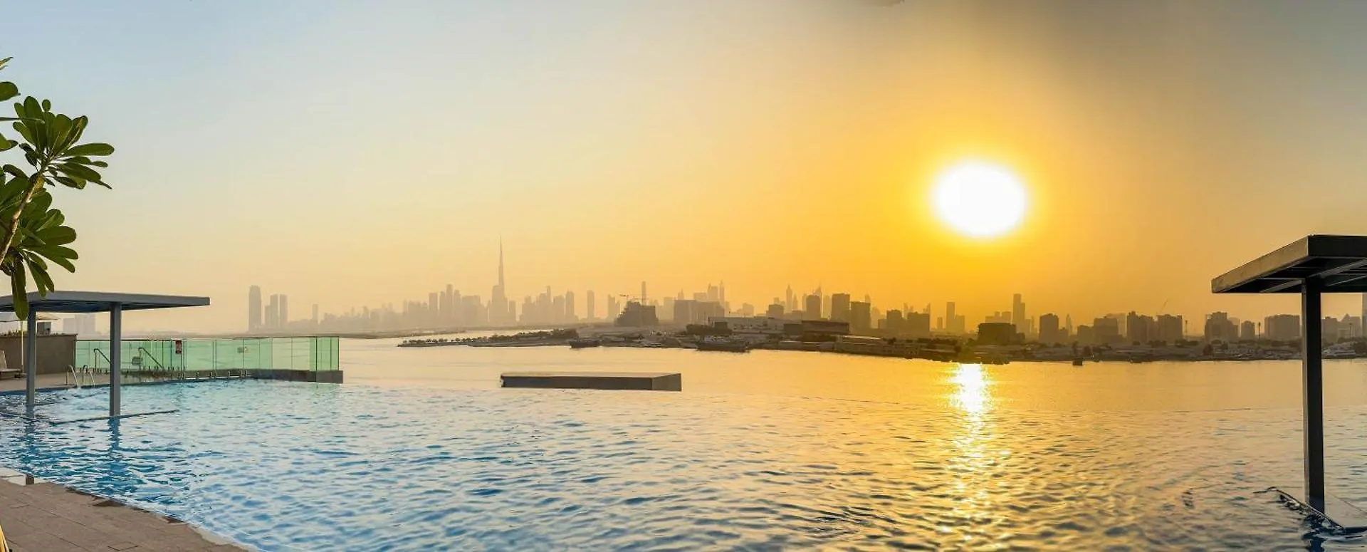 Burj Khalifa View & Creek Sea View Apartment Dubai