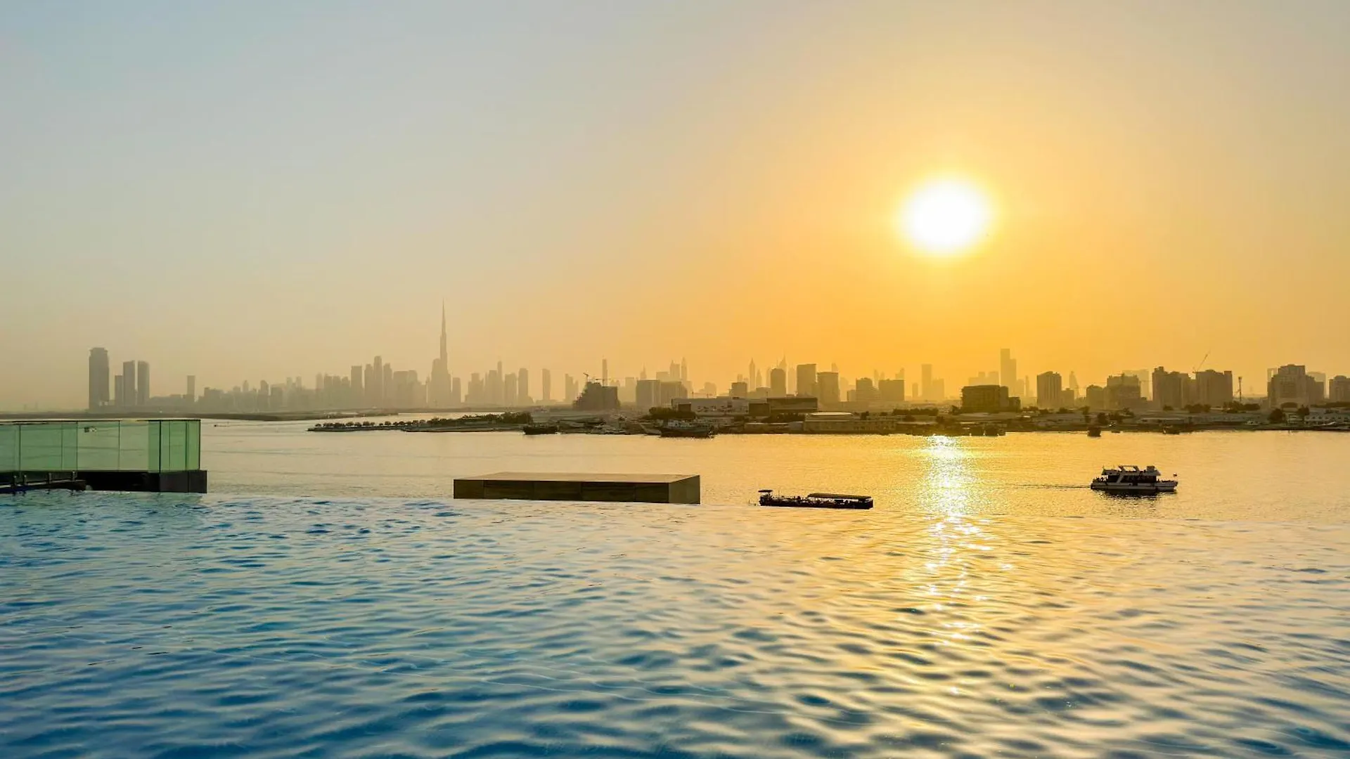 Burj Khalifa View & Creek Sea View Apartment Dubai