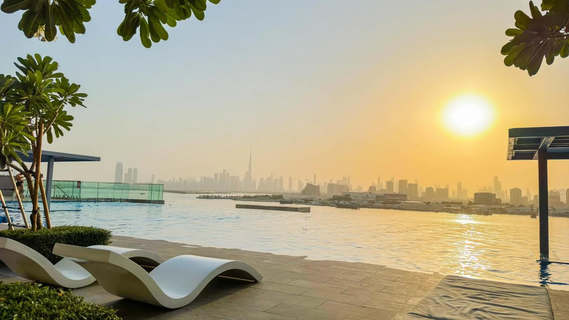 Burj Khalifa View & Creek Sea View Apartment Dubai