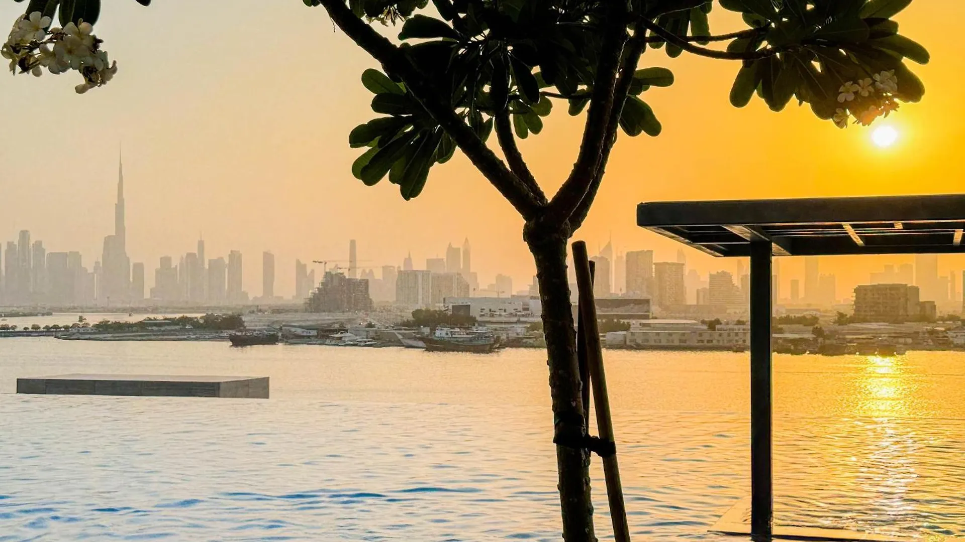 Burj Khalifa View & Creek Sea View Apartment Dubai